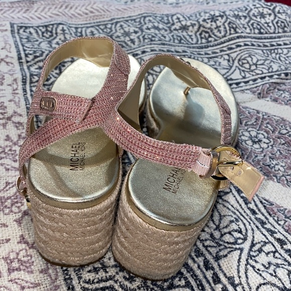 Michael Kors wedges in a sparkly pink color - Picture 4 of 6